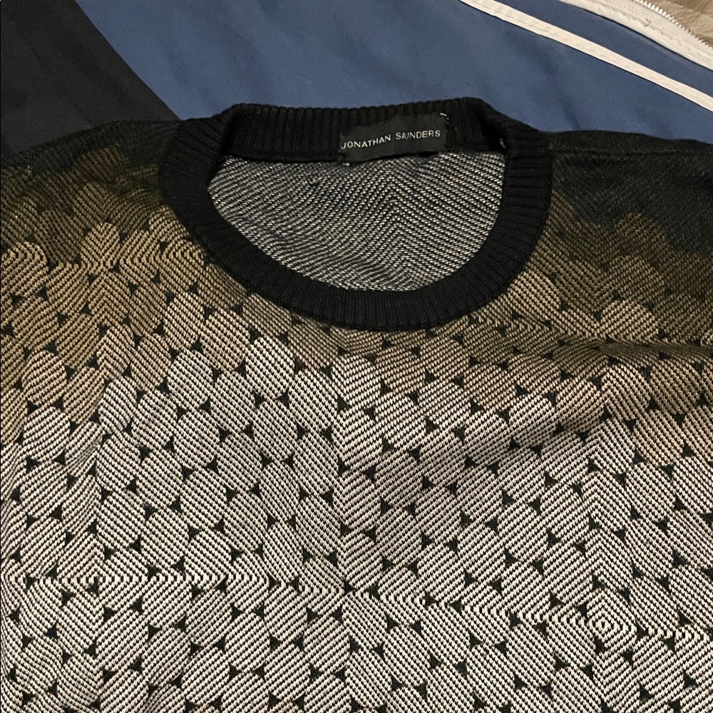 Jonathan Sanders Men's Black and Gray Crewneck Sweater